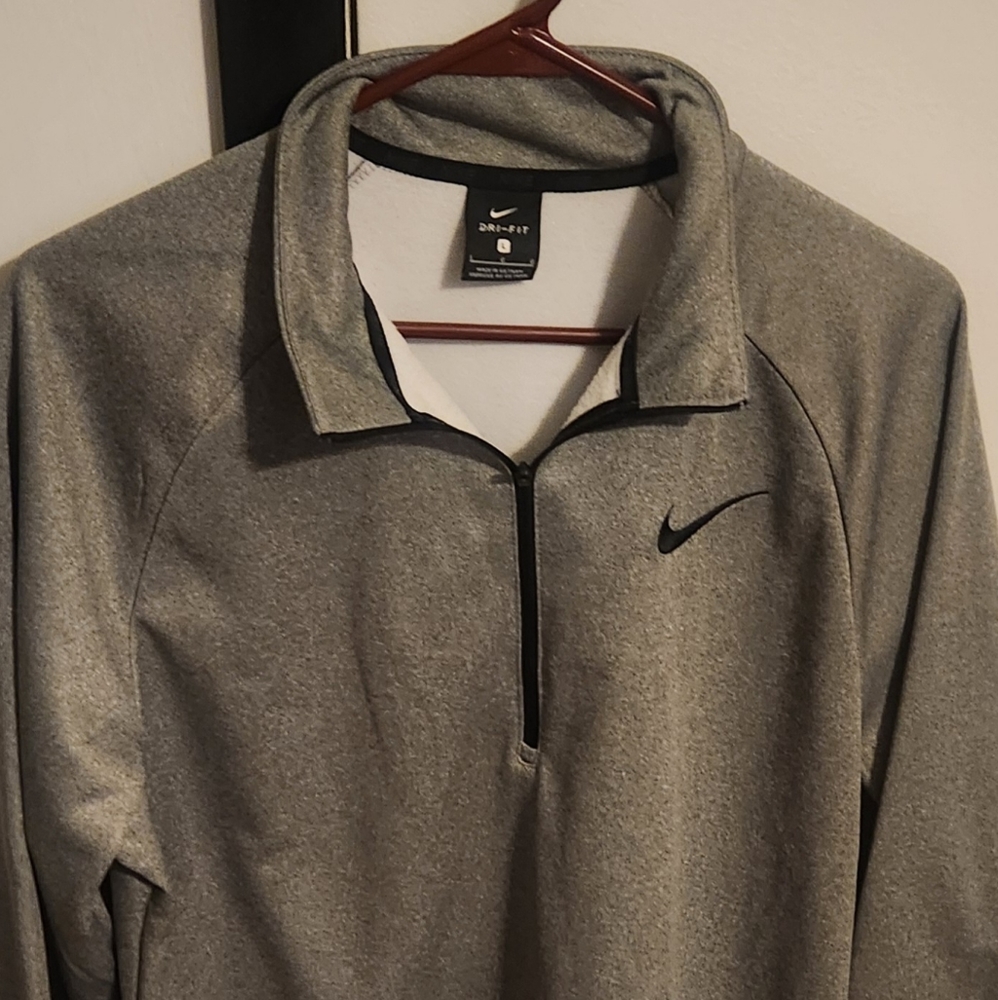 Nike large pullover